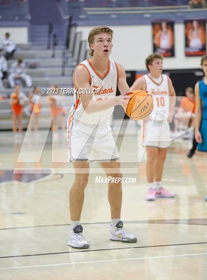 Thumbnail 3 in Farmington vs. Skyridge (Falcon Classaic) photogallery.