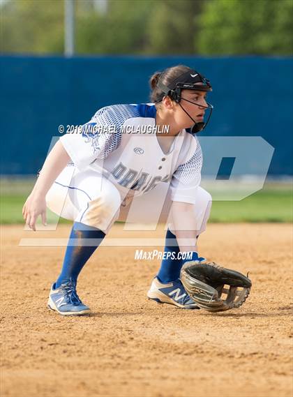 Thumbnail 3 in Island Trees vs Division (NYSPHSAA Sec 8 Class A First Round) photogallery.