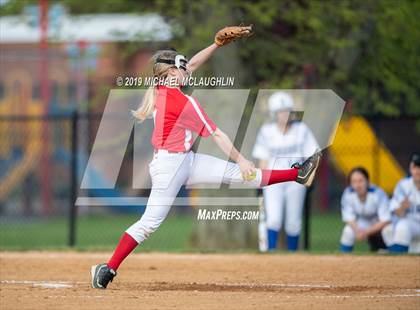 Thumbnail 3 in Island Trees vs Division (NYSPHSAA Sec 8 Class A First Round) photogallery.
