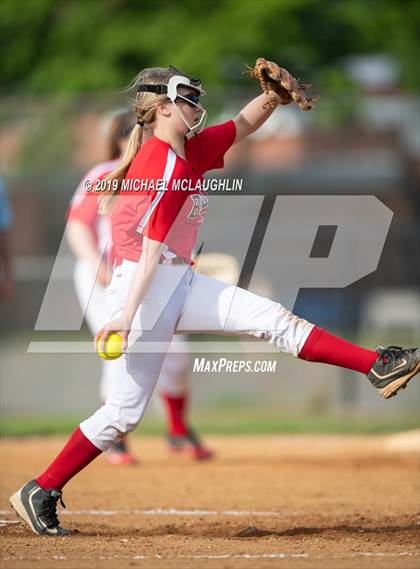 Thumbnail 2 in Island Trees vs Division (NYSPHSAA Sec 8 Class A First Round) photogallery.