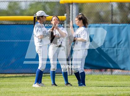 Thumbnail 3 in Island Trees vs Division (NYSPHSAA Sec 8 Class A First Round) photogallery.