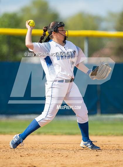 Thumbnail 3 in Island Trees vs Division (NYSPHSAA Sec 8 Class A First Round) photogallery.