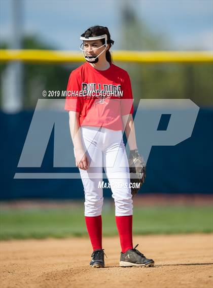 Thumbnail 1 in Island Trees vs Division (NYSPHSAA Sec 8 Class A First Round) photogallery.