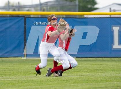 Thumbnail 3 in Island Trees vs Division (NYSPHSAA Sec 8 Class A First Round) photogallery.