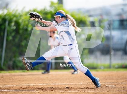 Thumbnail 2 in Island Trees vs Division (NYSPHSAA Sec 8 Class A First Round) photogallery.
