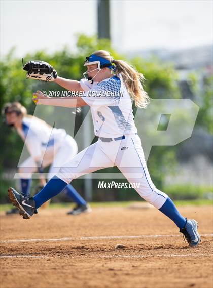 Thumbnail 3 in Island Trees vs Division (NYSPHSAA Sec 8 Class A First Round) photogallery.