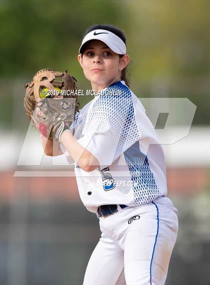 Thumbnail 2 in Island Trees vs Division (NYSPHSAA Sec 8 Class A First Round) photogallery.