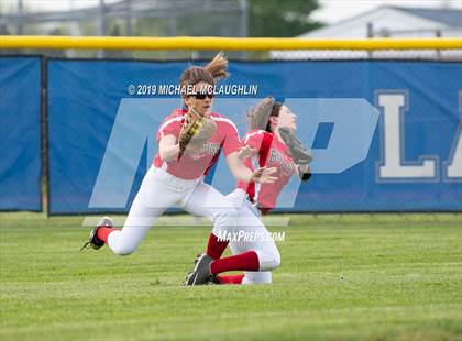 Thumbnail 1 in Island Trees vs Division (NYSPHSAA Sec 8 Class A First Round) photogallery.