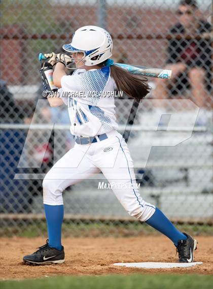 Thumbnail 3 in Island Trees vs Division (NYSPHSAA Sec 8 Class A First Round) photogallery.