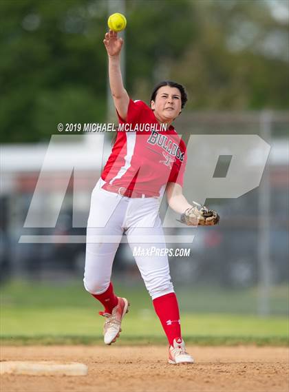 Thumbnail 2 in Island Trees vs Division (NYSPHSAA Sec 8 Class A First Round) photogallery.