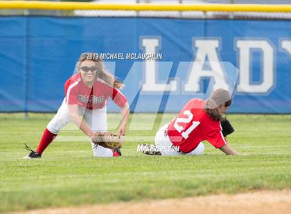 Thumbnail 2 in Island Trees vs Division (NYSPHSAA Sec 8 Class A First Round) photogallery.