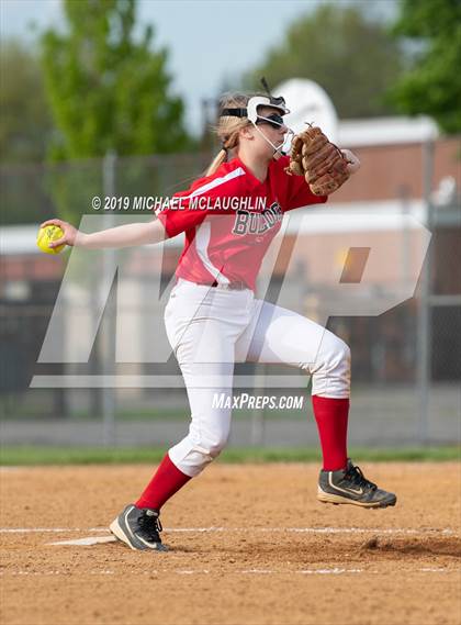 Thumbnail 3 in Island Trees vs Division (NYSPHSAA Sec 8 Class A First Round) photogallery.
