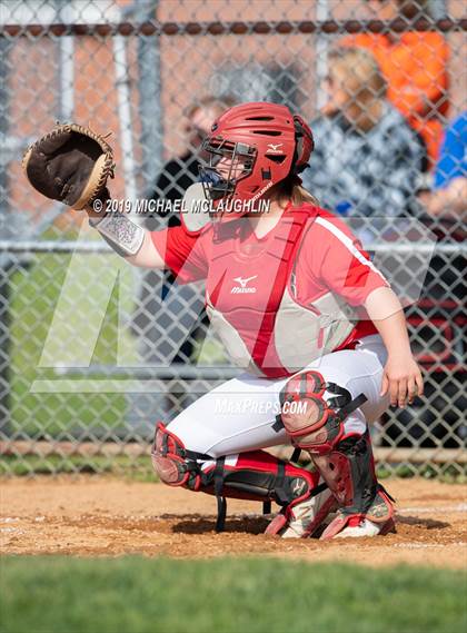 Thumbnail 3 in Island Trees vs Division (NYSPHSAA Sec 8 Class A First Round) photogallery.
