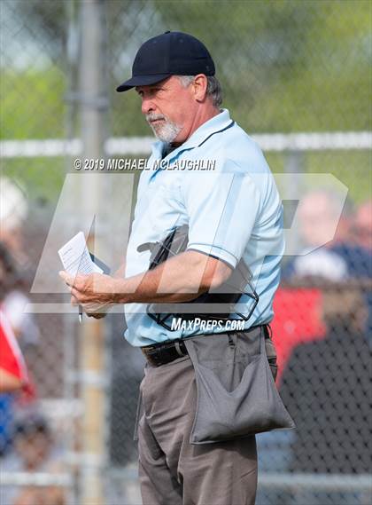 Thumbnail 2 in Island Trees vs Division (NYSPHSAA Sec 8 Class A First Round) photogallery.