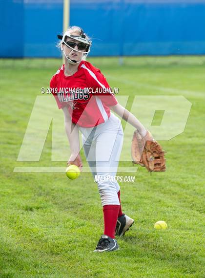 Thumbnail 2 in Island Trees vs Division (NYSPHSAA Sec 8 Class A First Round) photogallery.