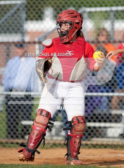 Thumbnail 2 in Island Trees vs Division (NYSPHSAA Sec 8 Class A First Round) photogallery.
