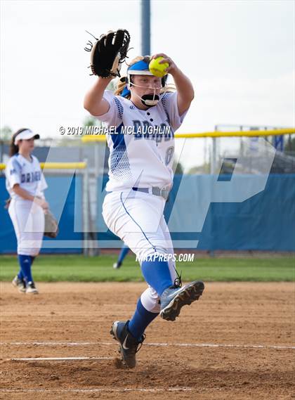 Thumbnail 3 in Island Trees vs Division (NYSPHSAA Sec 8 Class A First Round) photogallery.