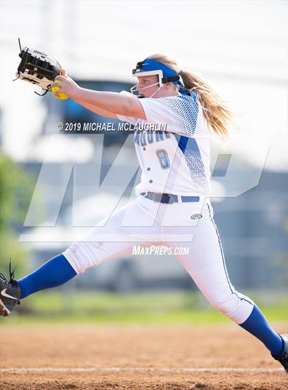 Thumbnail 1 in Island Trees vs Division (NYSPHSAA Sec 8 Class A First Round) photogallery.