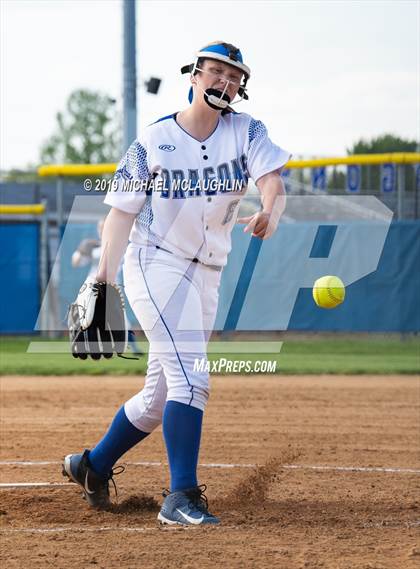Thumbnail 2 in Island Trees vs Division (NYSPHSAA Sec 8 Class A First Round) photogallery.