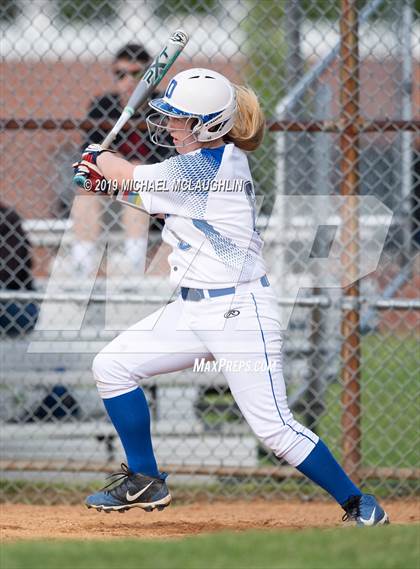 Thumbnail 3 in Island Trees vs Division (NYSPHSAA Sec 8 Class A First Round) photogallery.
