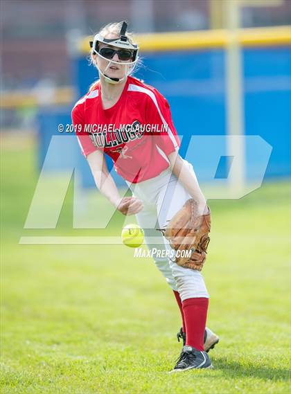 Thumbnail 2 in Island Trees vs Division (NYSPHSAA Sec 8 Class A First Round) photogallery.