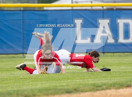Thumbnail 3 in Island Trees vs Division (NYSPHSAA Sec 8 Class A First Round) photogallery.
