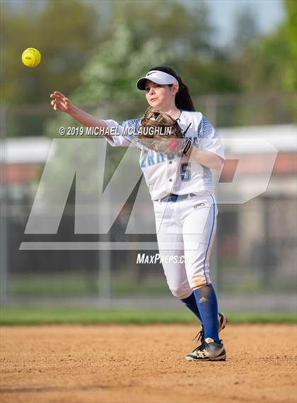 Thumbnail 1 in Island Trees vs Division (NYSPHSAA Sec 8 Class A First Round) photogallery.