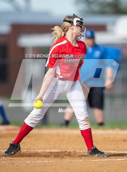 Thumbnail 1 in Island Trees vs Division (NYSPHSAA Sec 8 Class A First Round) photogallery.