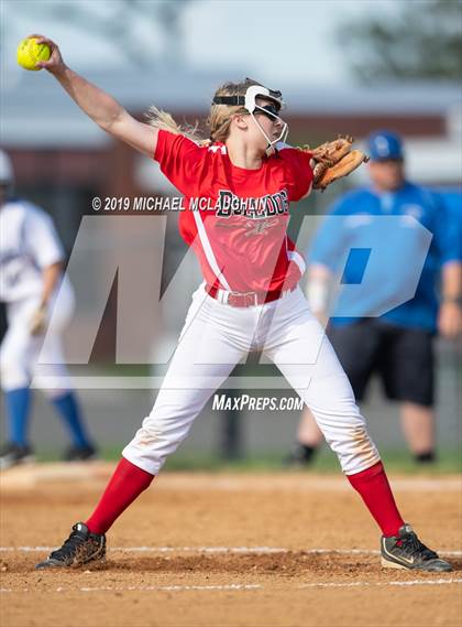 Thumbnail 3 in Island Trees vs Division (NYSPHSAA Sec 8 Class A First Round) photogallery.