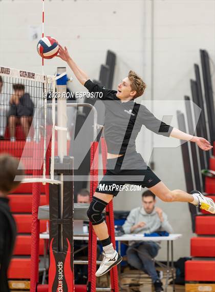 Thumbnail 3 in Westhampton Beach vs Eastport South Manor (Section XI Class A Final) photogallery.