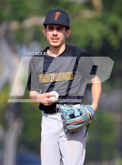 Thumbnail 2 in Firebaugh vs. Lynwood photogallery.
