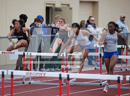 Thumbnail 1 in Devon Allen Invitational photogallery.