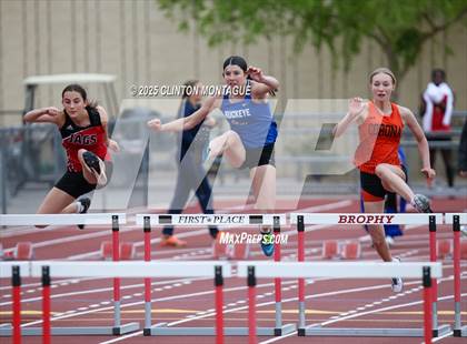 Thumbnail 3 in Devon Allen Invitational photogallery.