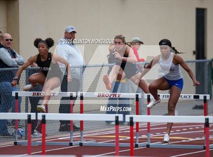 Thumbnail 3 in Devon Allen Invitational photogallery.