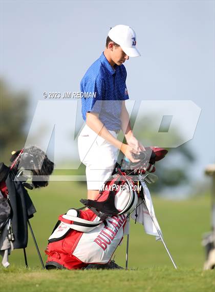 Thumbnail 1 in UIL 4A Boys Golf Finals photogallery.