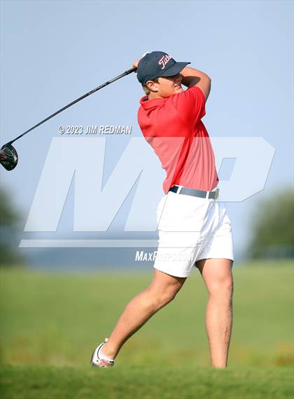 Thumbnail 2 in UIL 4A Boys Golf Finals photogallery.