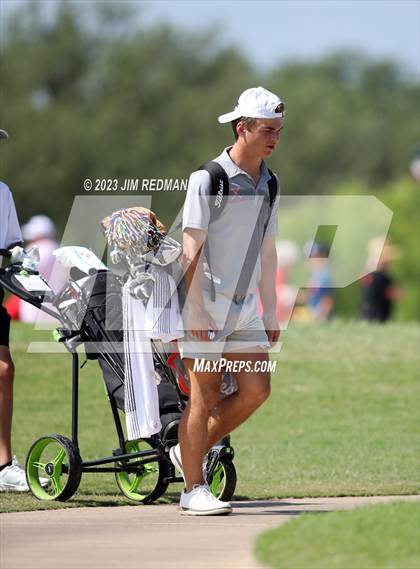 Thumbnail 2 in UIL 4A Boys Golf Finals photogallery.