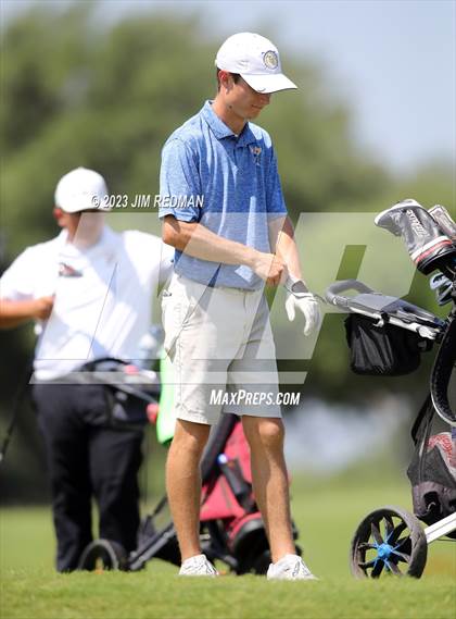 Thumbnail 2 in UIL 4A Boys Golf Finals photogallery.