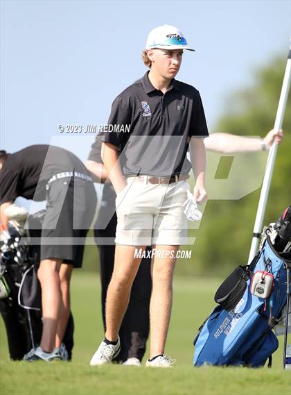 Thumbnail 2 in UIL 4A Boys Golf Finals photogallery.