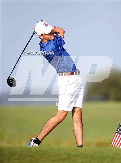 Thumbnail 2 in UIL 4A Boys Golf Finals photogallery.