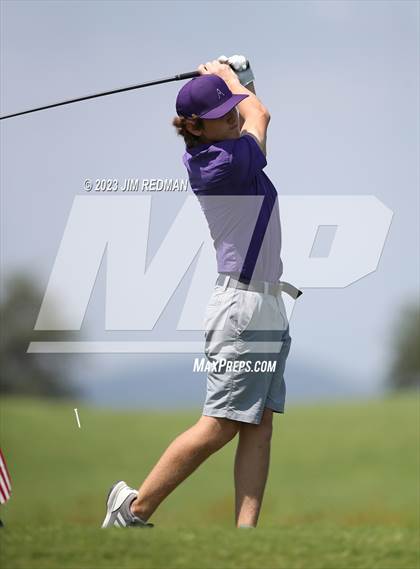 Thumbnail 1 in UIL 4A Boys Golf Finals photogallery.