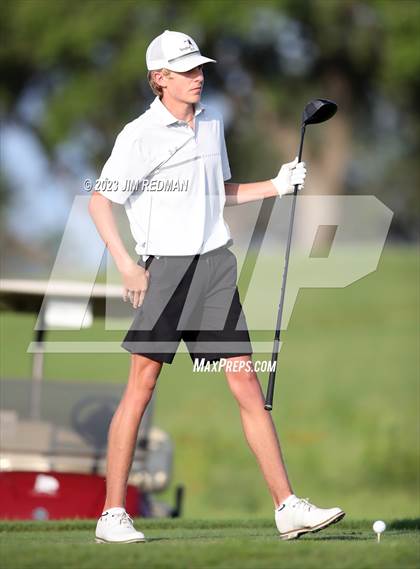 Thumbnail 2 in UIL 4A Boys Golf Finals photogallery.