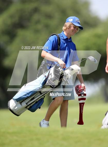Thumbnail 3 in UIL 4A Boys Golf Finals photogallery.
