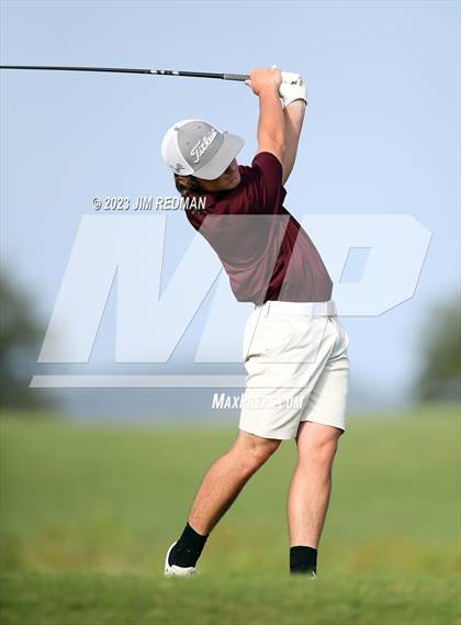 Thumbnail 2 in UIL 4A Boys Golf Finals photogallery.
