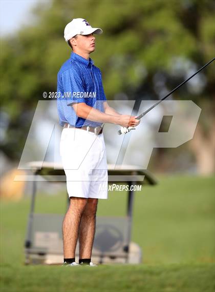 Thumbnail 3 in UIL 4A Boys Golf Finals photogallery.