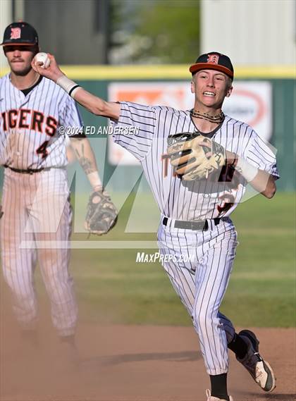 Thumbnail 3 in Douglas vs. Spanish Springs (NIAA 5A Northern Playoffs) photogallery.