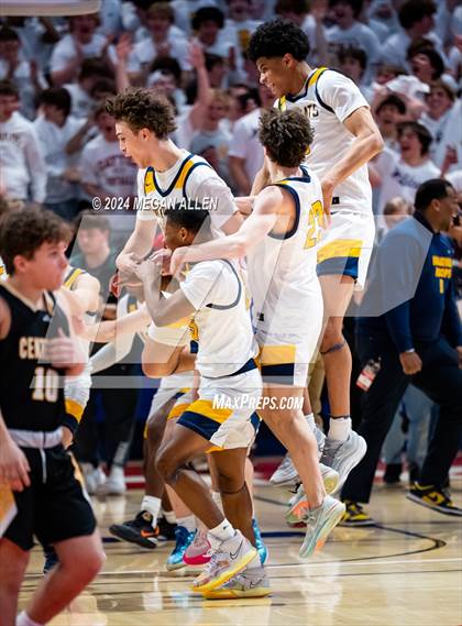 Thumbnail 3 in St. Ignatius vs. Centerville (OHSAA Division 1 Final) photogallery.