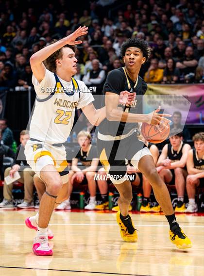 Thumbnail 3 in St. Ignatius vs. Centerville (OHSAA Division 1 Final) photogallery.