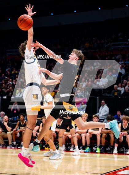 Thumbnail 3 in St. Ignatius vs. Centerville (OHSAA Division 1 Final) photogallery.