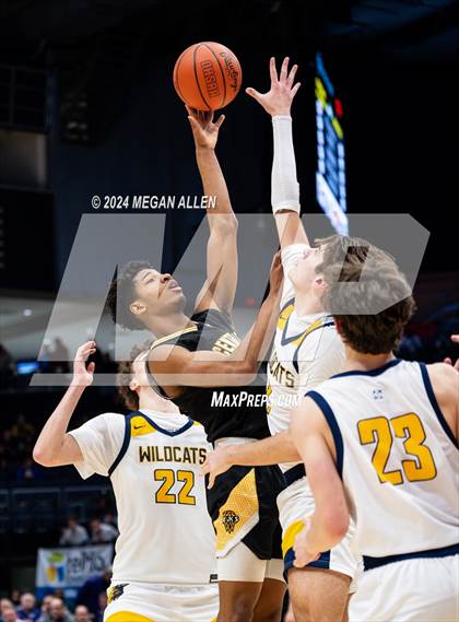Thumbnail 1 in St. Ignatius vs. Centerville (OHSAA Division 1 Final) photogallery.